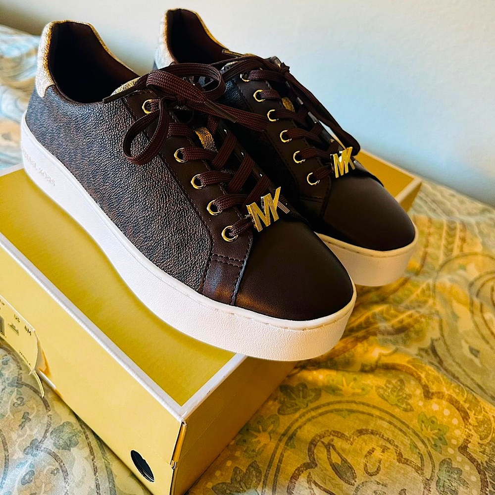 MK Poppy Sneakers
Brand New!
Didn’t fit :/ had to size down